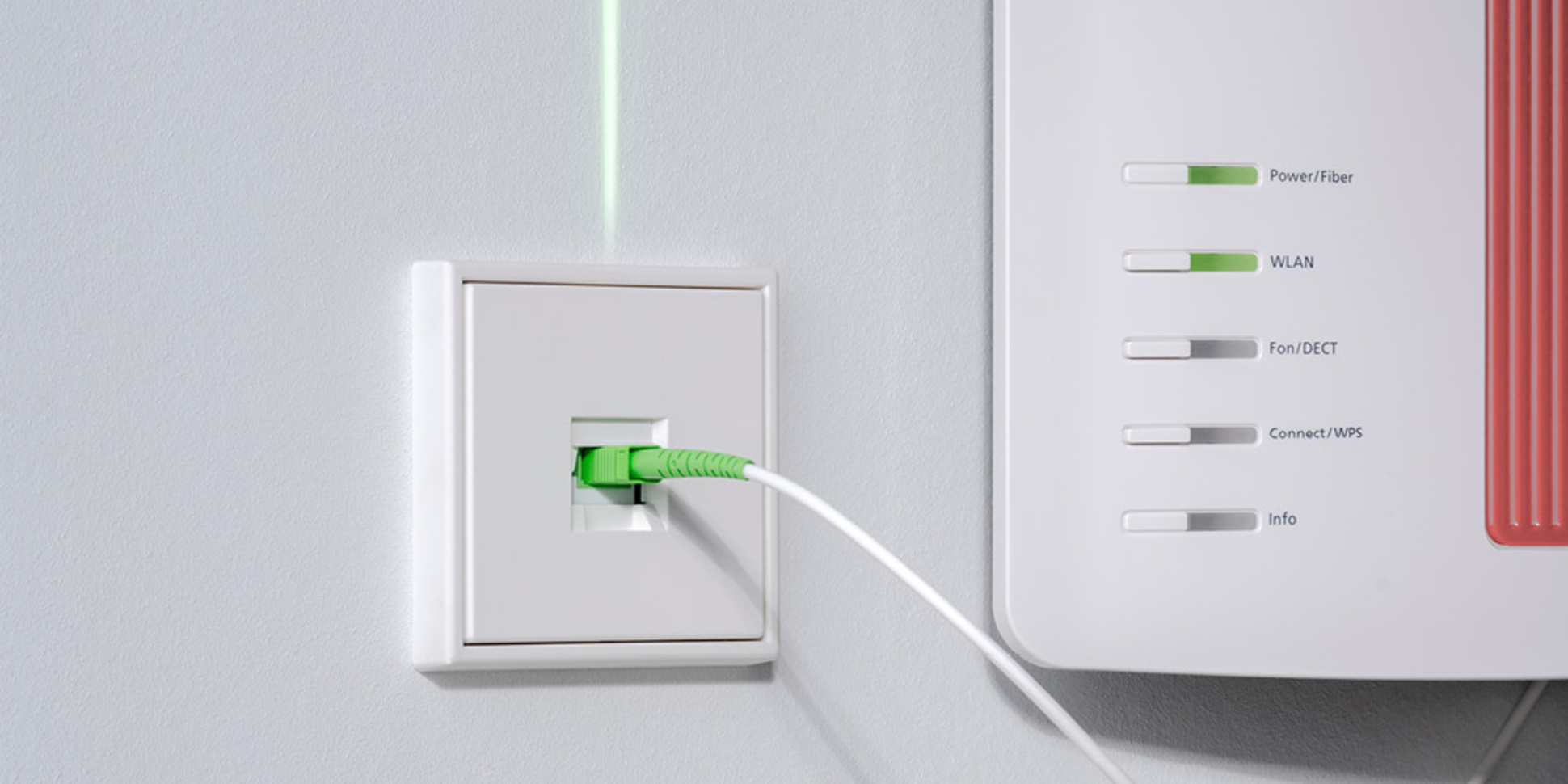 Die neuen Glasfaser-Anschlussdosen bei Amperion Energy GmbH in Reudelsterz